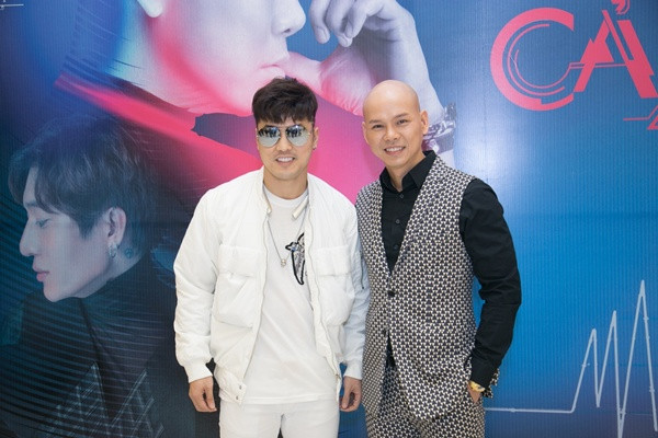 Phan Đinh Tùng ngọt ngào hôn vợ trong ngày ra mắt CD ảnh 8