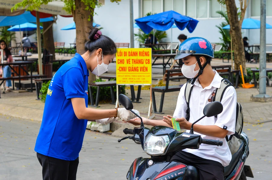 Công tác phòng dịch được các nhà trường chú trọng để đảm bảo an toàn cho người học. 