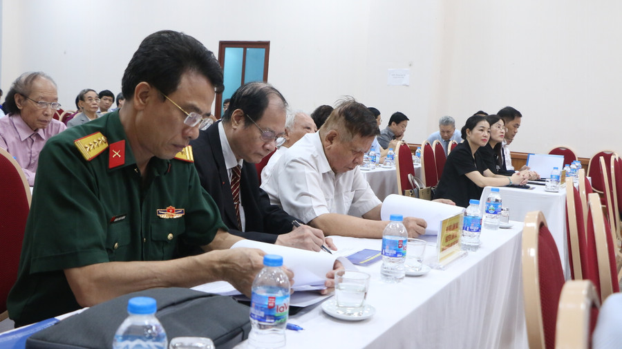 Đông đảo các đại biểu đến từ nhiều lĩnh vực, cơ quan, Hội khuyến học các tỉnh/thành tới dự buổi gặp mặt. Đông đảo các đại biểu đến từ nhiều lĩnh vực, cơ quan, Hội khuyến học các tỉnh/thành tới dự buổi gặp mặt.