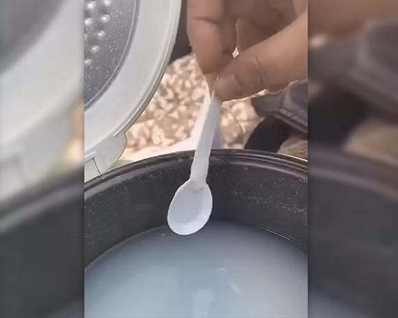Nhật ký 15 ngày ngủ trên ô tô mắc kẹt vì dịch nCoV