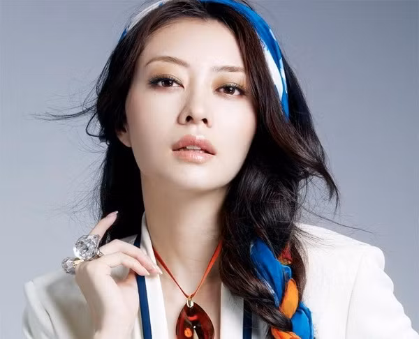 Những người đẹp bị nghi là người lưỡng tính ảnh 3