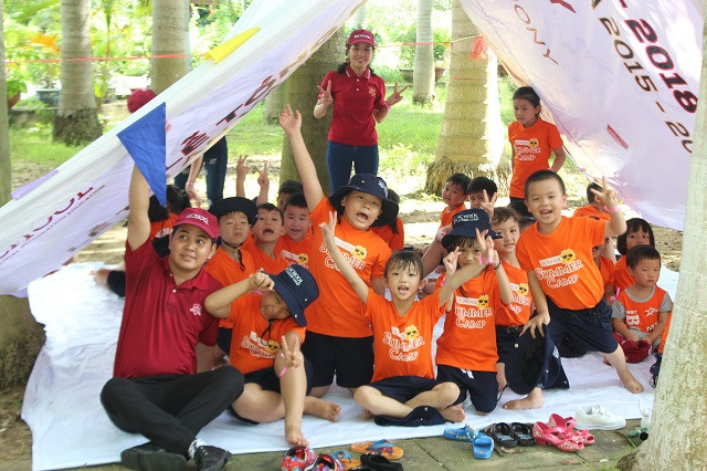 Làm quen với bạn bè và lưu giữ những khoảnh khắc khó quên của mùa hè