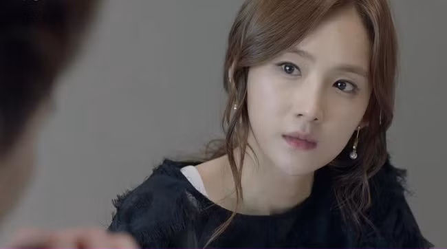 Thấy chồng ra ngoài mãi chưa về, tôi đi tìm thì nghe được bí mật khủng khiếp giữa anh và cô bạn thân lâu năm - Ảnh 1.