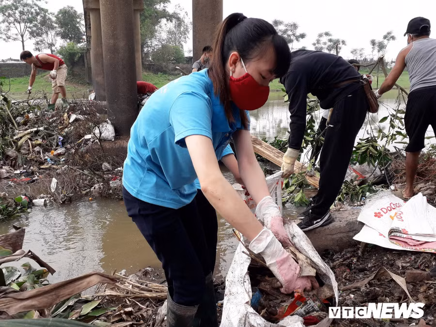 Anh: Gioi tre Ha thanh chung tay 