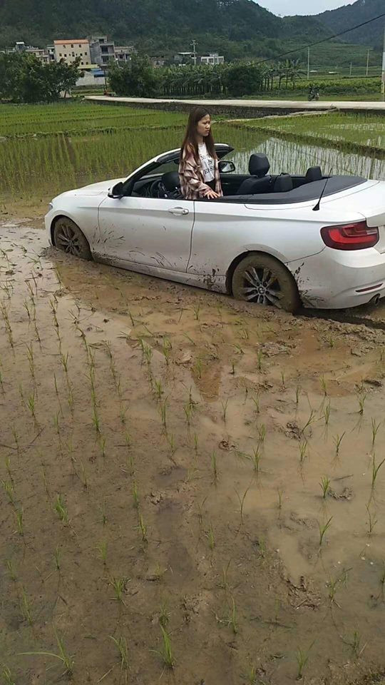 Người đẹp và siêu xe.