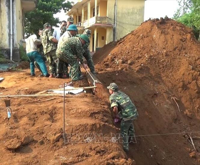 Đào móng trong trường học, phát hiện bom Mỹ nặng 240 kg ảnh 1 Chú thích ảnh