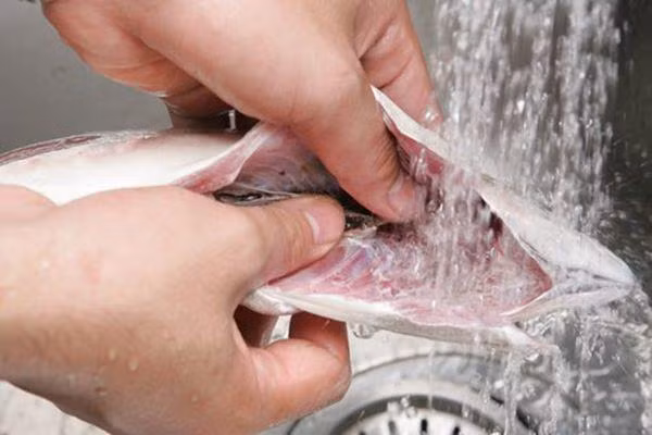 lay nuoc luoc trung tuoi cay, 7 ngay sau me tre vo oa truoc vuon hoa ngap sac - 3