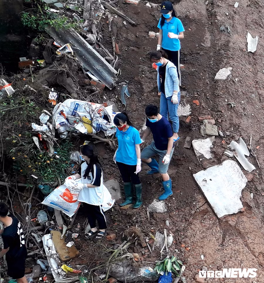 Anh: Gioi tre Ha thanh chung tay 