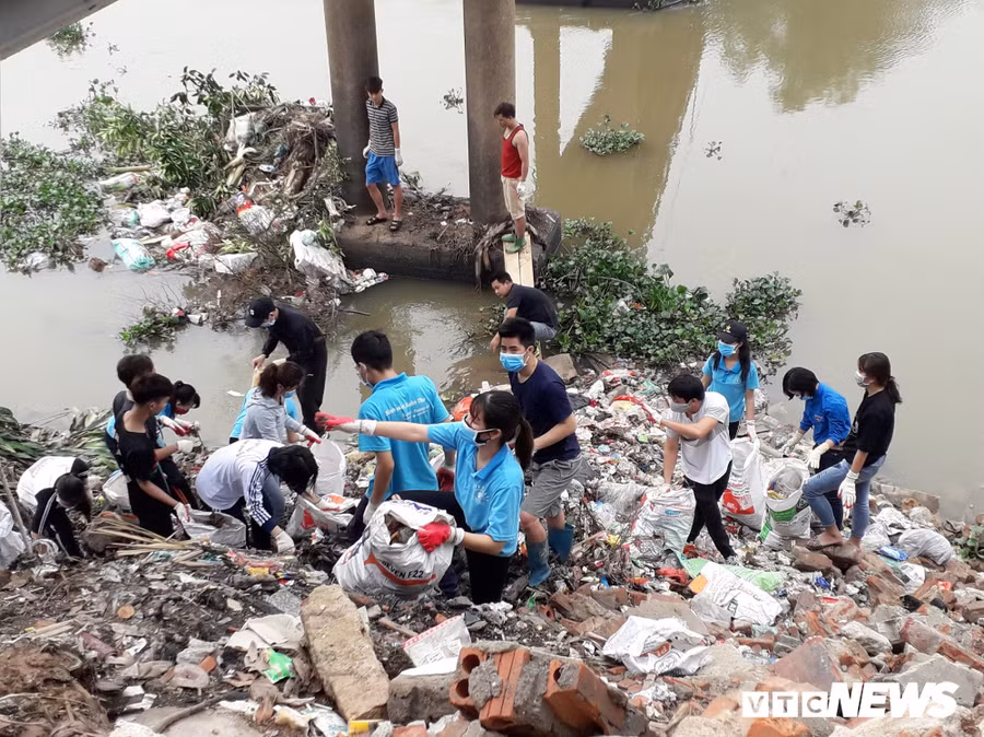 Ảnh: Giới trẻ Hà thành chung tay "dọn rác để thay đổi" 
