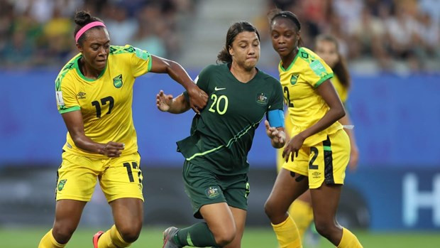 Sam Kerr (áo xanh) tỏa sáng khi ghi 4 bàn cho Australia Sam Kerr (áo xanh) tỏa sáng khi ghi 4 bàn cho Australia
