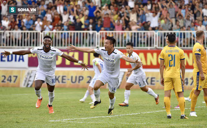 Tiền đạo Walsh Chevaughn có cú đúp bàn thắng cho HAGL trước Thanh Hóa tại vòng 7