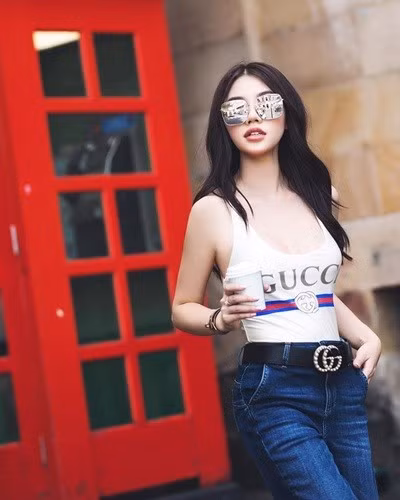 Lẫn Jolie Nguyễn đều mê mệt item này.