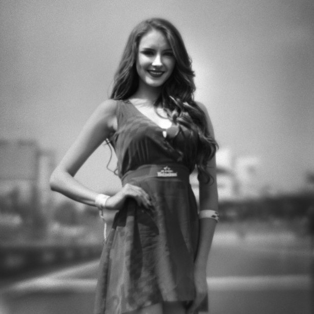 Học ngay những bí kíp tạo dáng khi chụp ảnh giúp chị em che toàn bộ nhược điểm bụng to, chân ngắn ảnh 21 Học ngay những bí kíp tạo dáng khi chụp ảnh giúp chị em che toàn bộ nhược điểm bụng to, chân ngắn ảnh 21