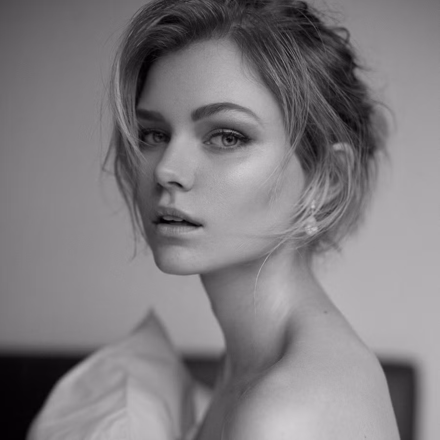 Học ngay những bí kíp tạo dáng khi chụp ảnh giúp chị em che toàn bộ nhược điểm bụng to, chân ngắn ảnh 1