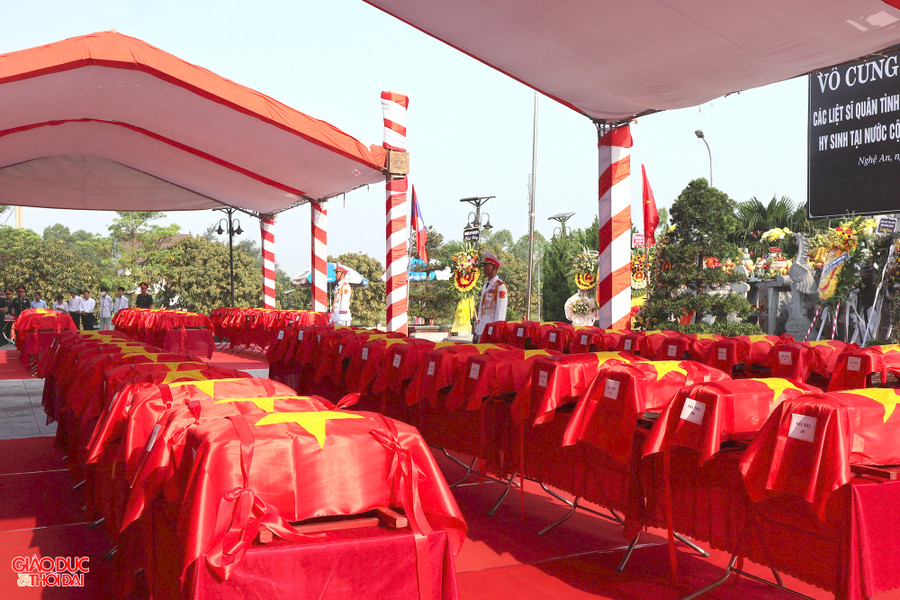 96 hài cốt liệt sĩ quân tình nguyện và chuyên gia Việt Nam hy sinh tại nước bạn Lào được tìm kiếm, cất bốc, quy tập trong mùa khô 2022-2023. Ảnh: Phạm Tâm. 96 hài cốt liệt sĩ quân tình nguyện và chuyên gia Việt Nam hy sinh tại nước bạn Lào được tìm kiếm, cất bốc, quy tập trong mùa khô 2022-2023. Ảnh: Phạm Tâm.