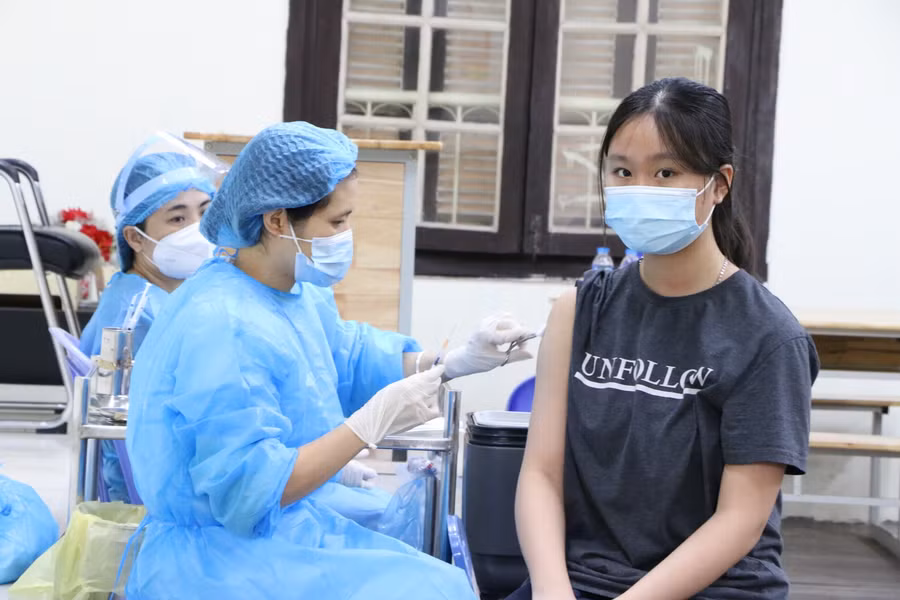 Cô Nguyễn Thị Nhâm Huyền, Hiệu trưởng Trường THPT Phan Đình Phùng cho hay, sáng 25/11 sẽ tiêm cho 582 học sinh khối 10.