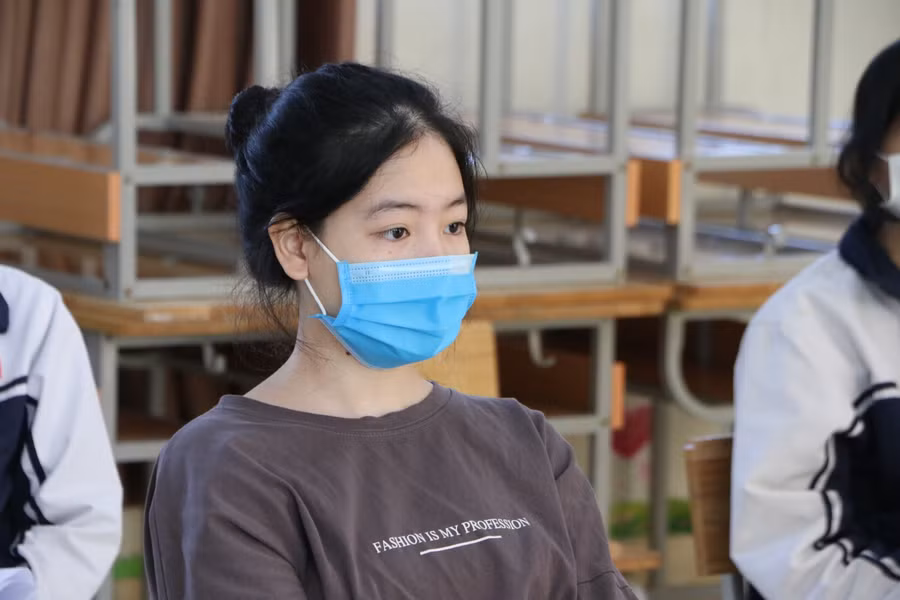 Được tiêm vắc xin phòng Covid-19 sớm và tiêm đủ là mong muốn của cả phụ huynh lẫn học sinh tại thời điểm này.