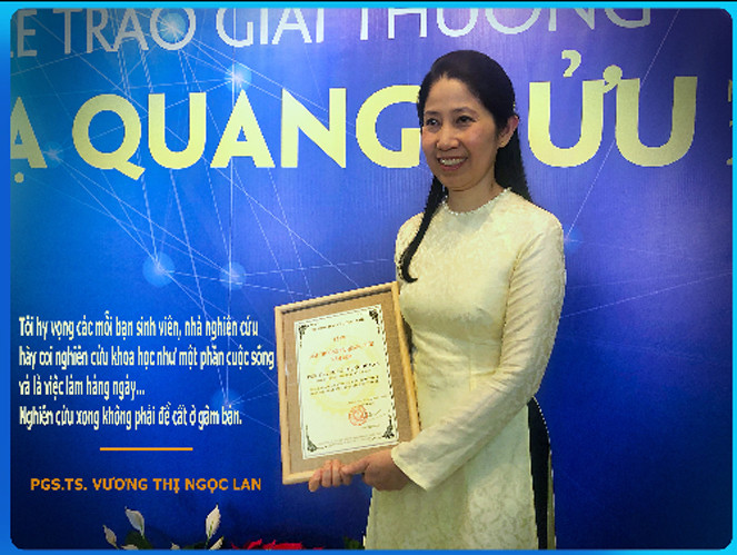PGS.TS.BS Vương Thị Ngọc Lan (Trường ĐH Y Dược TP HCM) được vinh danh trong lĩnh vực khoa học y sinh. Bà là 1 trong 3 người nhận Giải thưởng Tạ Quang Bửu năm 2020 nhờ nghiên cứu so sánh giữa phương pháp chuyển phôi tươi và đông lạnh để thụ tinh trong ống nghiệm.