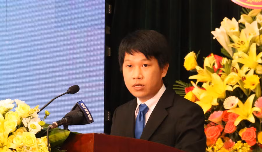 TS Nguyễn Trương Thanh Hiếu (ĐH Tôn Đức Thắng) được vinh danh trong lĩnh vực vật lý. Ông là 1 trong 3 nhà khoa học nhận Giải thưởng Tạ Quang Bửu năm 2020 nhờ công trình “Quãng đường tự do trung bình của điện tử năng lượng thấp trong vật liệu”.