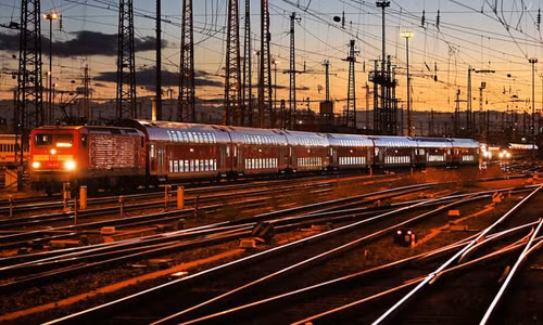 Các chuyến tàu của ngành đường sắt Đức bị hoãn hoạt động 1.280 phút, 37 chuyến bị hủy. Ảnh: Guardian.