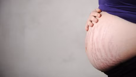 Hãy yêu vợ nhiều hơn vì họ đã mất đi những thứ “quý hơn vàng mười” khi làm điều thiêng liêng này