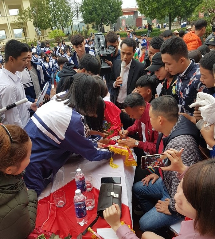 Trọng Hoàng gây “sốt” tại Phú Thọ ảnh 1 ảnh 1