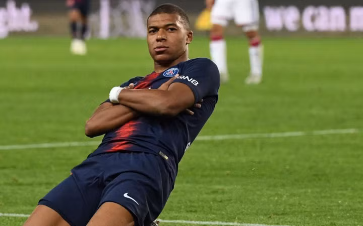 Ronaldo tụt xuống vị trí thứ 16 top 10 cầu thủ đắt giá nhất thế giới ảnh 10