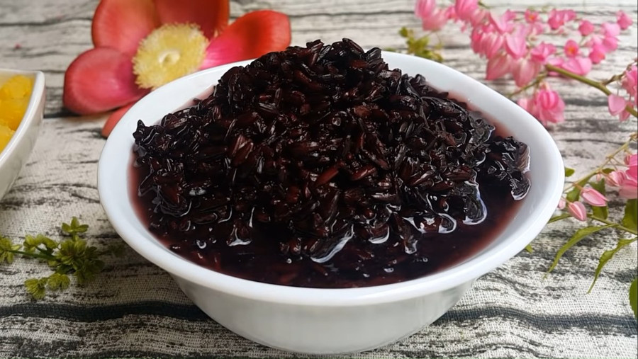 Rượu nếp, xôi chè... đắt hàng ngày Tết Đoan Ngọ ảnh 2