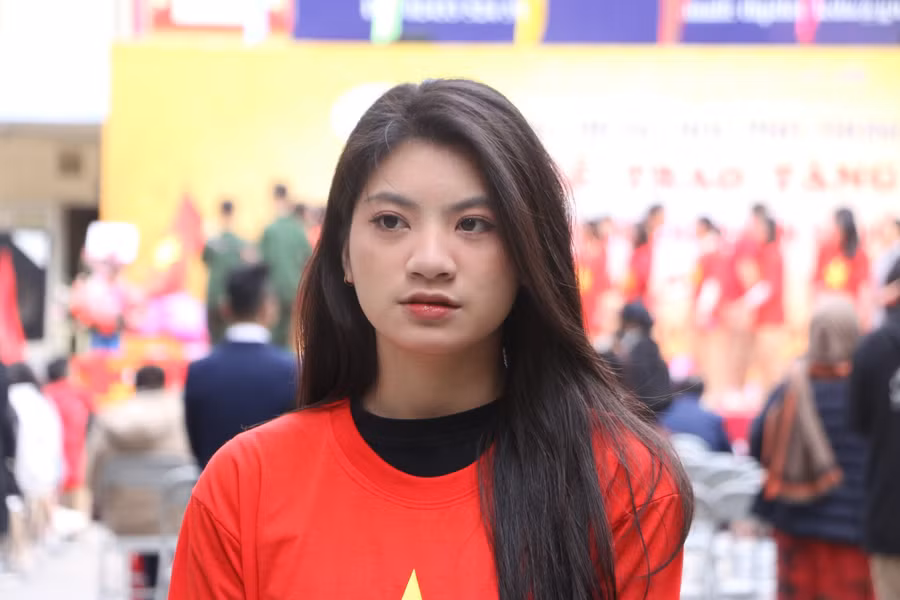 Nữ sinh Lê Tú Linh - học sinh lớp 11A3 Trường THPT Lê Lợi.