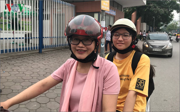 mẹ thức đến 3h sáng trông con ôn thi vào lớp 10 trường chuyên hình 2 me thuc den 3h sang trong con on thi vao lop 10 truong chuyen hinh 2