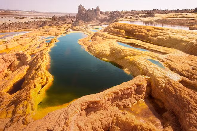 mat dat boc hoi nghi ngut nhu “hoa diem son”, nong chay da thit ma van co nguoi sinh song - 17