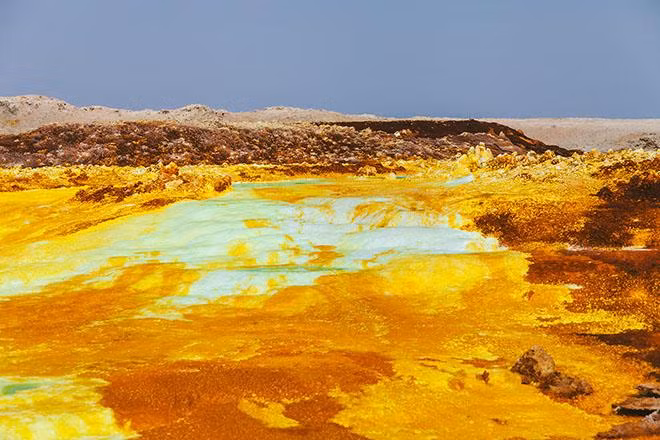 mat dat boc hoi nghi ngut nhu “hoa diem son”, nong chay da thit ma van co nguoi sinh song - 3