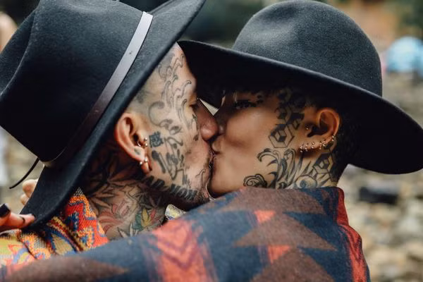 Cứ thế, cái nhìn mọi người dần tích cực hơn đối với xăm.