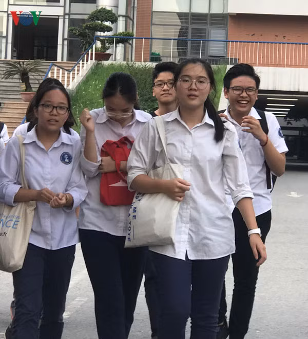 me thuc den 3h sang trong con on thi vao lop 10 truong chuyen hinh 3