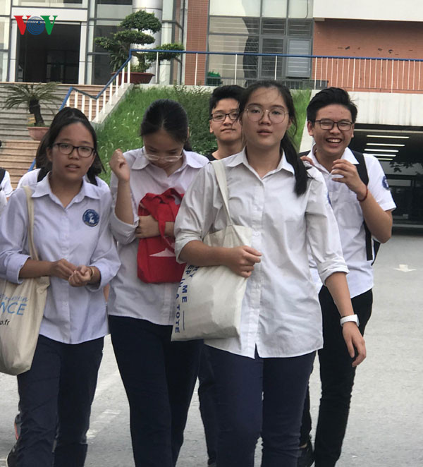 mẹ thức đến 3h sáng trông con ôn thi vào lớp 10 trường chuyên hình 3 me thuc den 3h sang trong con on thi vao lop 10 truong chuyen hinh 3