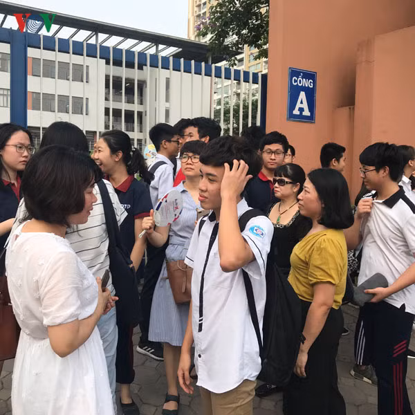 me thuc den 3h sang trong con on thi vao lop 10 truong chuyen hinh 4