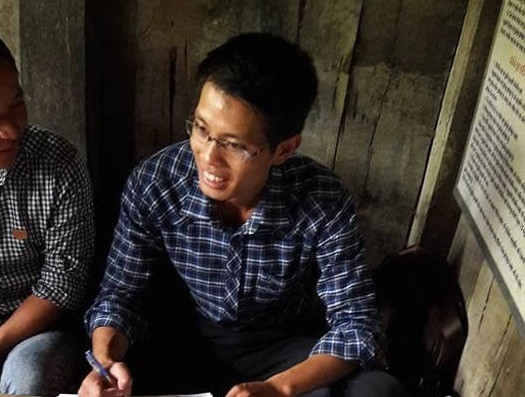 Phía sau những đứa trẻ bán hàng rong ở Sa Pa