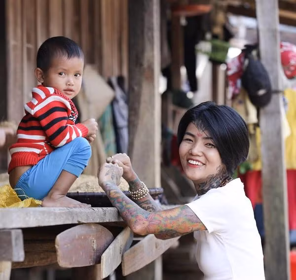 Cả hai cũng thường đi từ thiện.