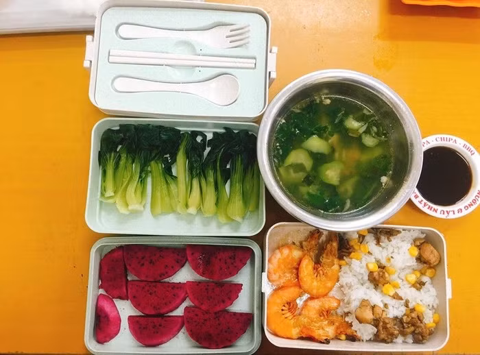 Cơm hộp mẹ chồng nấu cho con dâu mang đi làm khiến cô gái nào cũng phải ghen tỵ