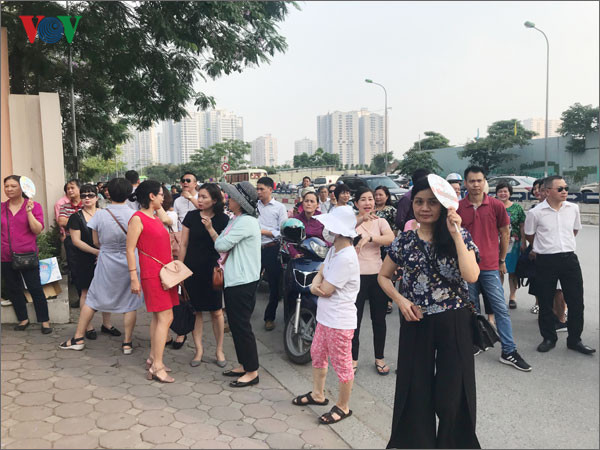 mẹ thức đến 3h sáng trông con ôn thi vào lớp 10 trường chuyên hình 1 me thuc den 3h sang trong con on thi vao lop 10 truong chuyen hinh 1