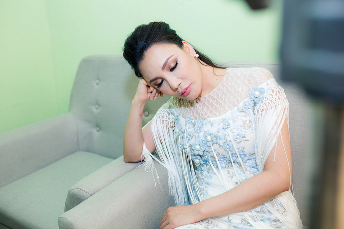 Hồ Quỳnh Hương bối rối khi bị so sánh nhan sắc với Hà Hồ