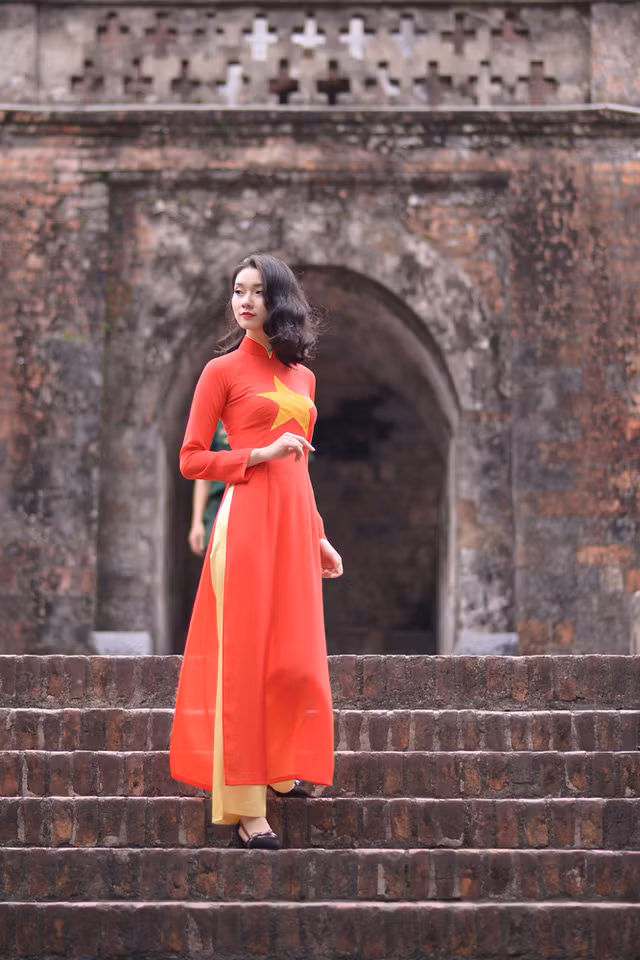 Cô gái xứ Lạng rạng rỡ trong tà áo dài màu cờ đỏ sao vàng ảnh 5