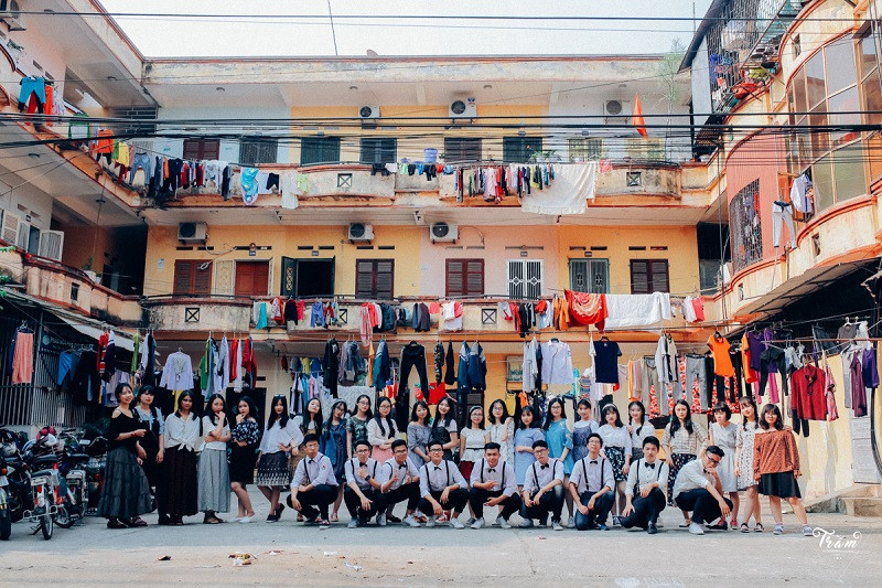 Học sinh Hưng Yên “hóa thân” cô cậu những năm 90 trong bộ ảnh kỷ yếu ảnh 3 Học sinh Hưng Yên “hóa thân” cô cậu những năm 90 trong bộ ảnh kỷ yếu ảnh 3