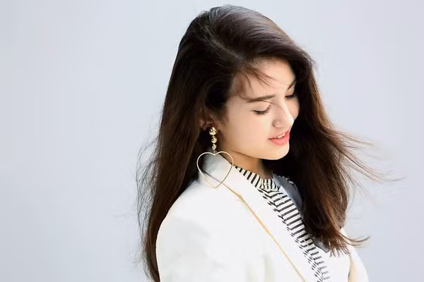 "Nữ thần" Somi 17 tuổi siêu đẹp và giàu sang ở Hàn Quốc