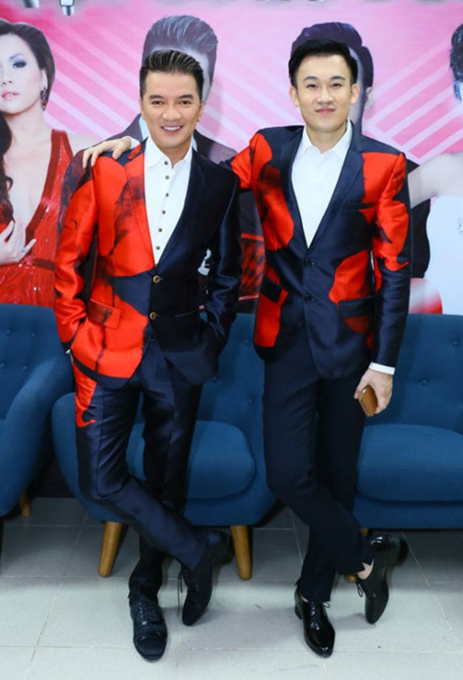 Dân mạng "náo loạn" vì tấm thiệp cưới của Đàm Vĩnh Hưng và Dương Triệu Vũ? ảnh 3 Dân mạng "náo loạn" vì tấm thiệp cưới của Đàm Vĩnh Hưng và Dương Triệu Vũ? ảnh 3