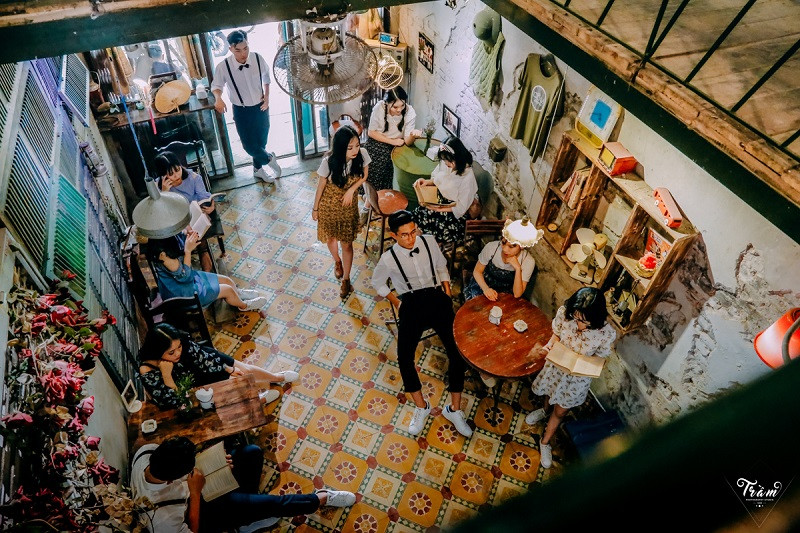 Học sinh Hưng Yên “hóa thân” cô cậu những năm 90 trong bộ ảnh kỷ yếu ảnh 1 Học sinh Hưng Yên “hóa thân” cô cậu những năm 90 trong bộ ảnh kỷ yếu ảnh 1