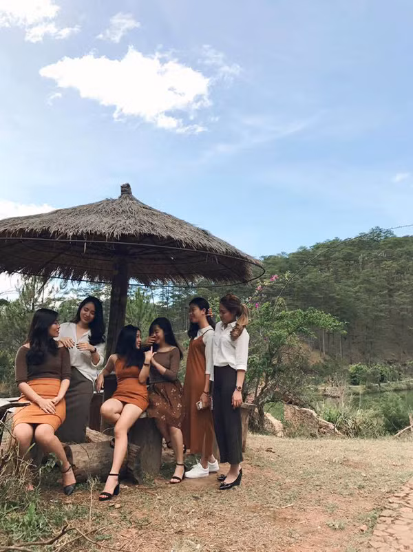 Điểm danh những kiểu chụp ảnh sống ảo tập thể cực chất cho team mê xê dịch ảnh 14