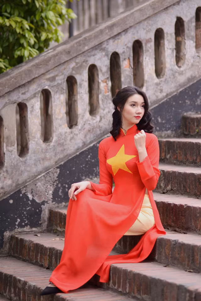 Cô gái xứ Lạng rạng rỡ trong tà áo dài màu cờ đỏ sao vàng ảnh 9