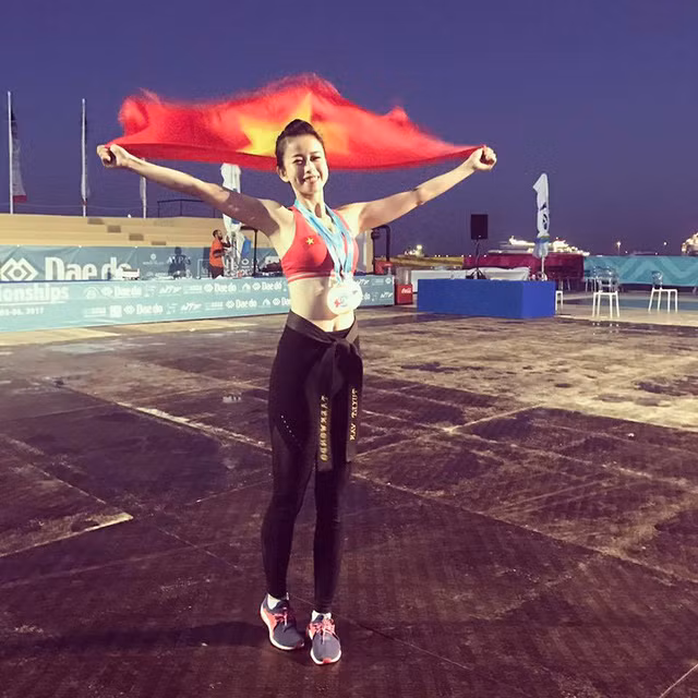  Châu Tuyết Vân xuất sắc giành 1 HCV, 1 HCB, 1 HCĐ tại giải taekwondo bãi biển. 