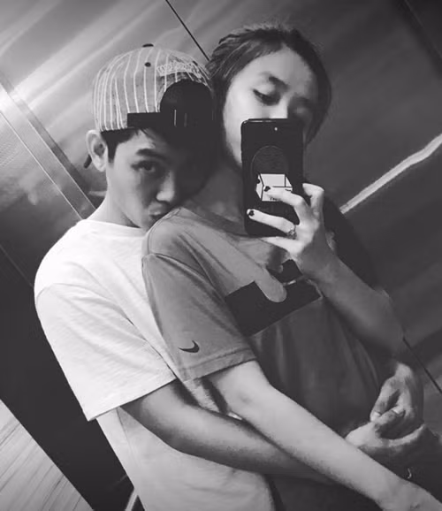 Hoài Lâm vừa đăng bức ảnh thân mật với bạn gái lập tức tạo chú ý